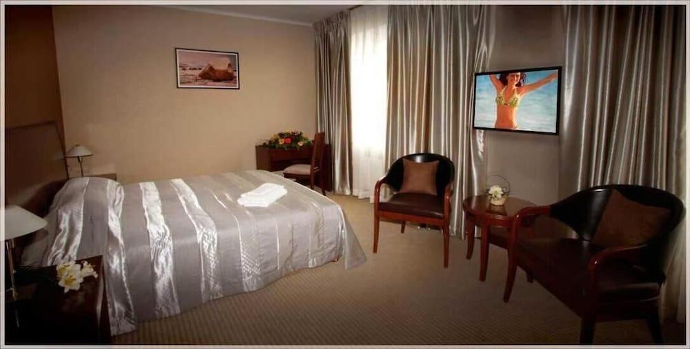 Voyage Hotel Almaty Luaran gambar