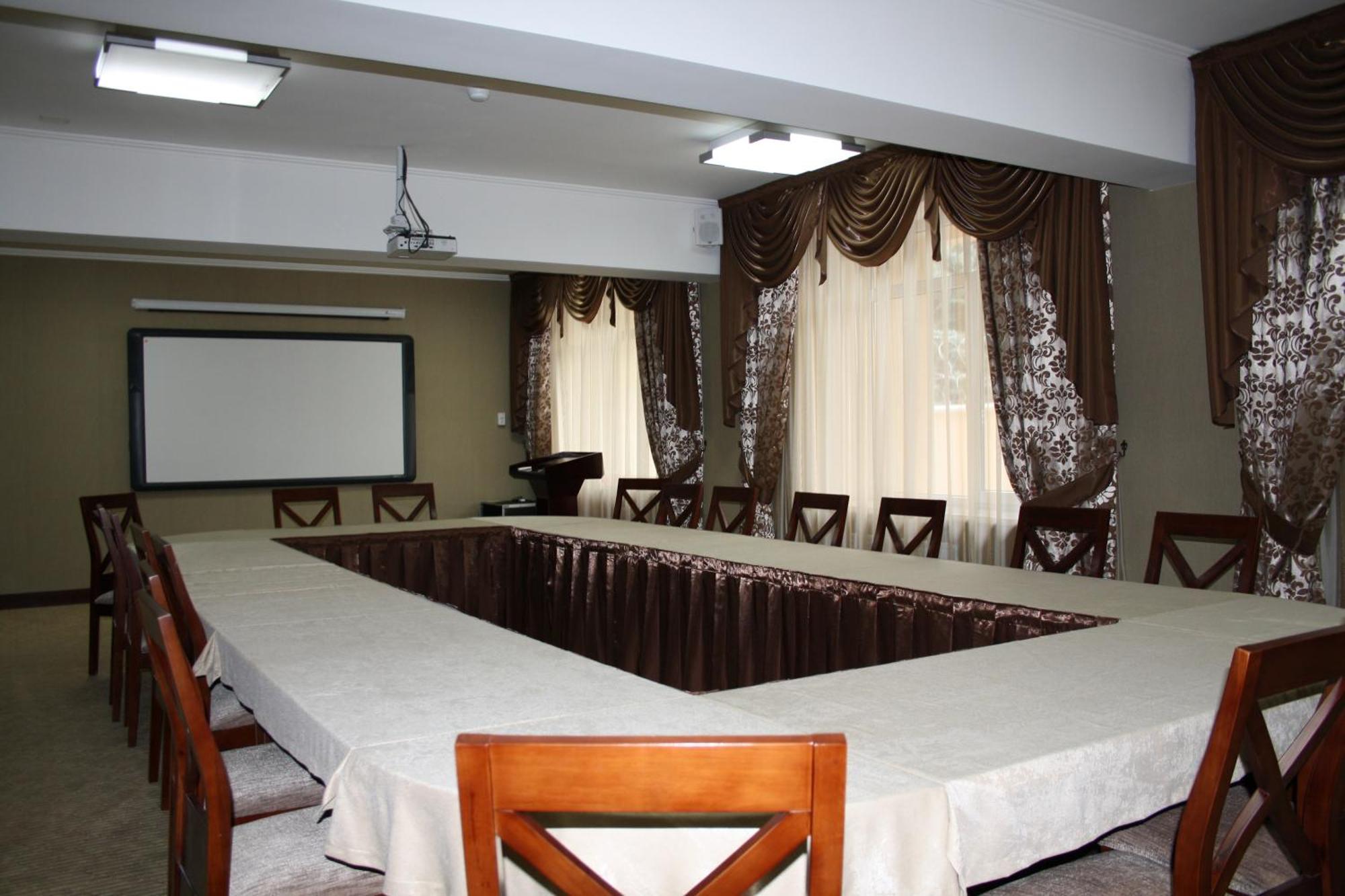 Voyage Hotel Almaty Luaran gambar