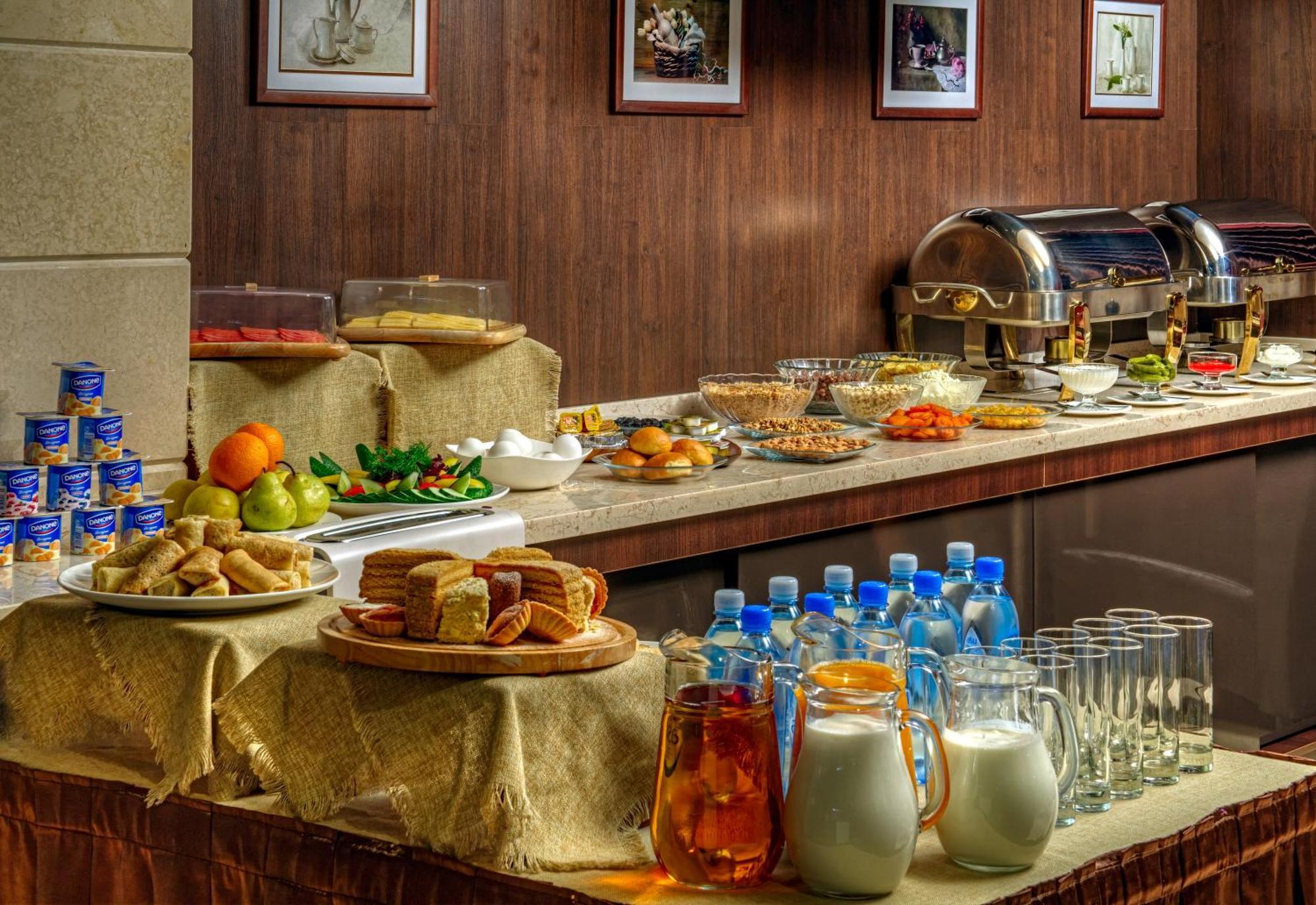 Voyage Hotel Almaty Luaran gambar