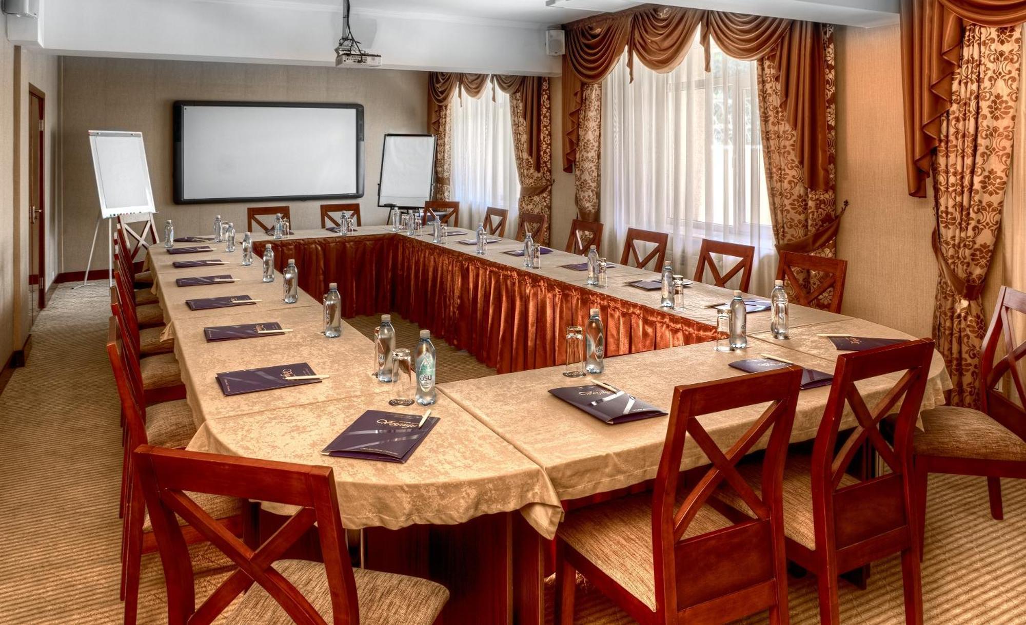 Voyage Hotel Almaty Luaran gambar